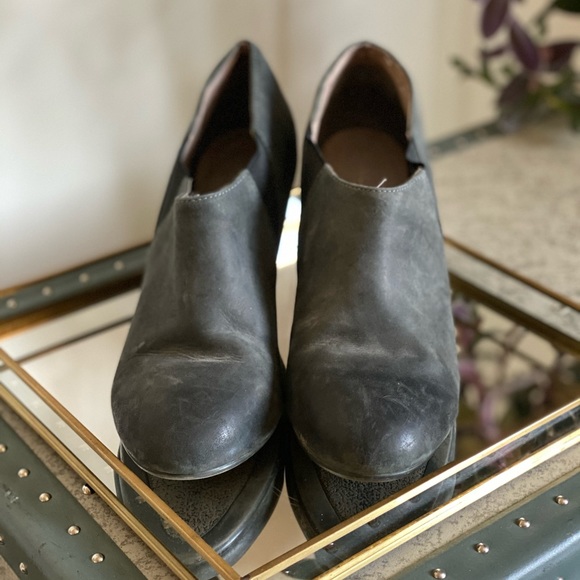 Aldo ankle booties with wedge heel. Size 9. - Picture 2 of 2